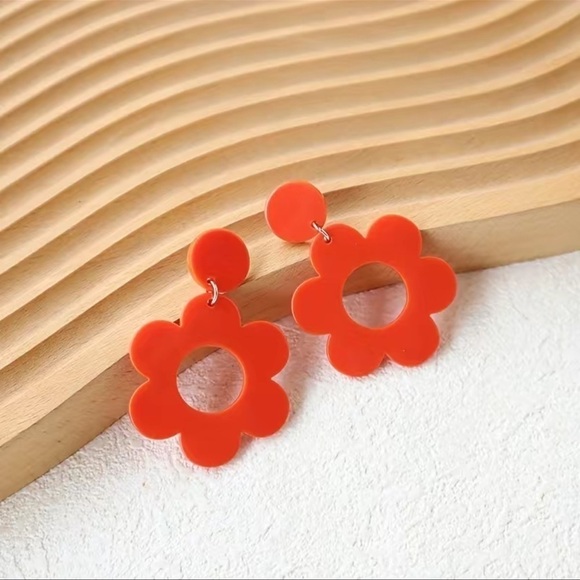 Flower Power Retro 70’s Hollow Flower Acrylic Dangle Earrings - Picture 2 of 11